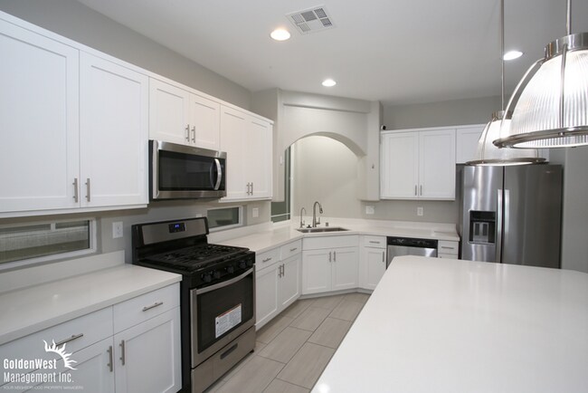 Building Photo - Beautifully Updated 4Bdm 3Ba Two-Story Home Located in the Heart of Southern Highlands!