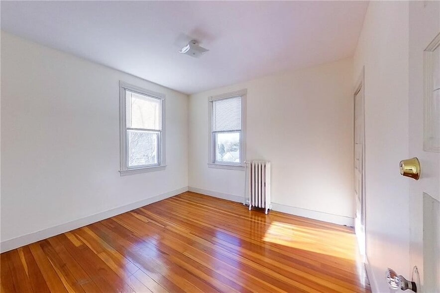 Building Photo - 6 Russell Ave