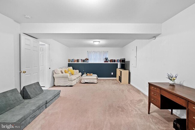 Building Photo - 7390 Lake Dr