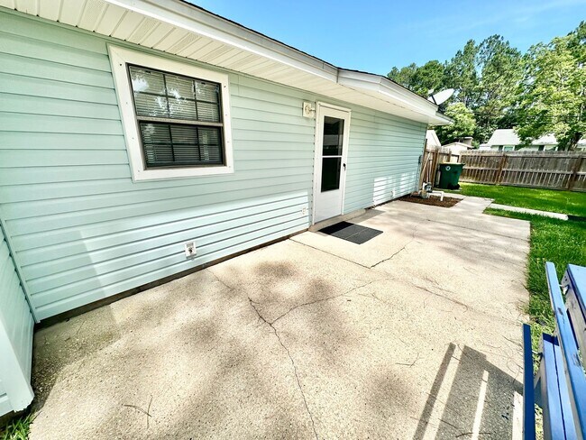 Building Photo - Nice 4 Bedroom 2 Bath House for Rent!