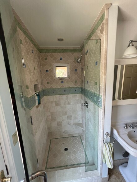 Building Photo - 1318 San Rafael Ave