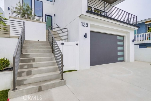 Building Photo - 128 Avenida Sierra