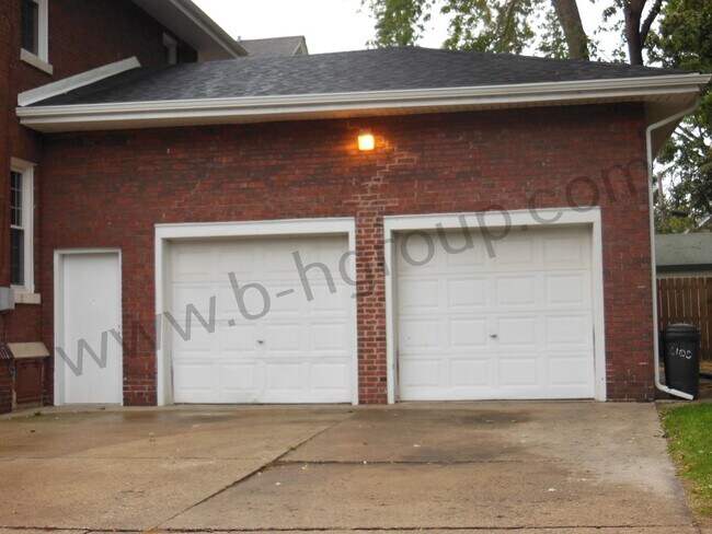 Building Photo - 6100 18th Ave