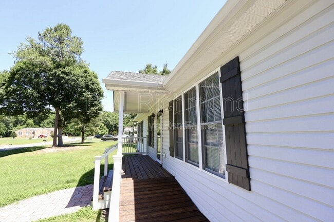 Building Photo - 9713 Pampas Dr