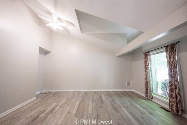 Building Photo - "Charming 2-Bed, 2-Bath Duplex in Prime Franklin Locale – Spacious 1,464 Sq Ft!"