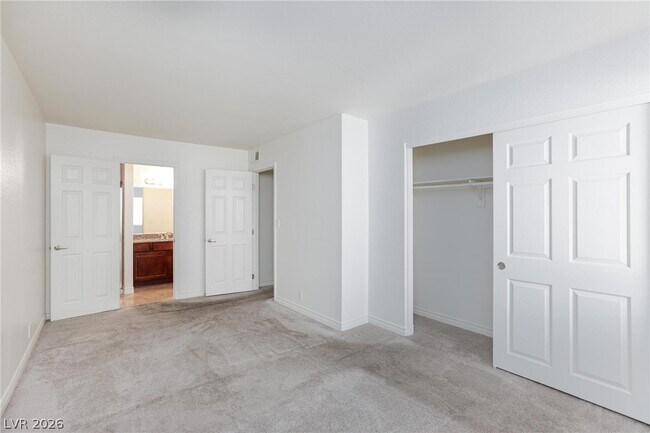 Building Photo - 5240 Indian River Dr