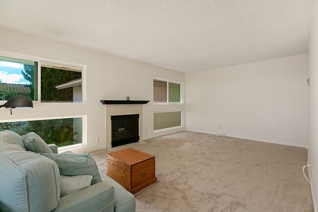 Building Photo - Bright & Spacious La Costa Condo with Community Amenities in Carlsbad