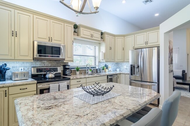 Building Photo - 873 Windermere Way