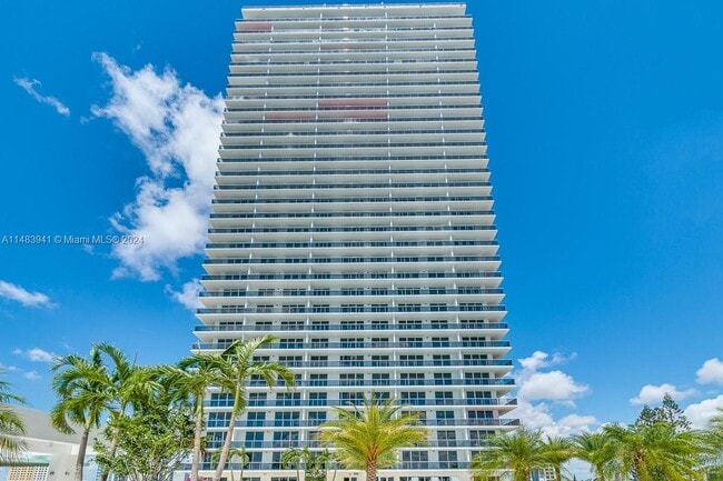 Building Photo - 600 NE 27th St