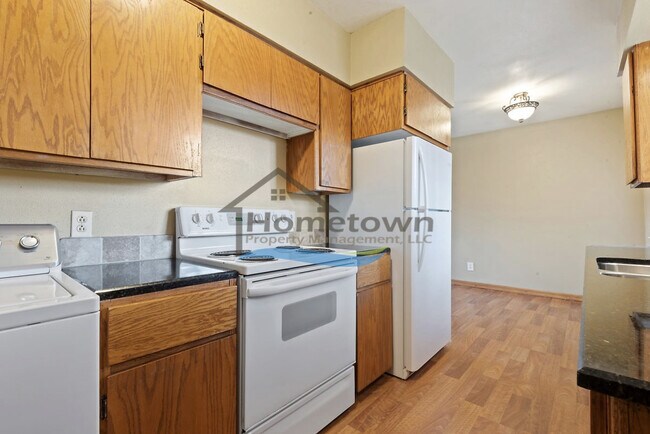 Building Photo - Beautiful 2 bedroom 1 bath Duplex in Hayden!