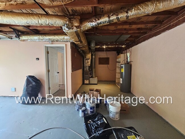 Building Photo - Amazing 4 Bedroom/ 2 Bath Home / Bonus Roo...