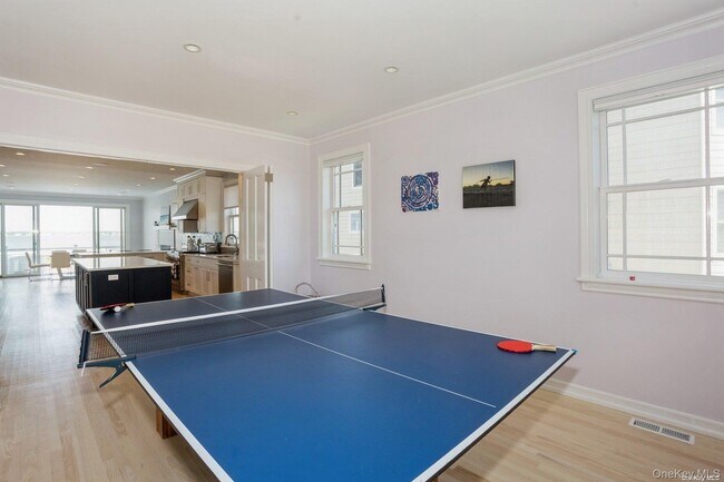 Building Photo - 676 Dune Rd