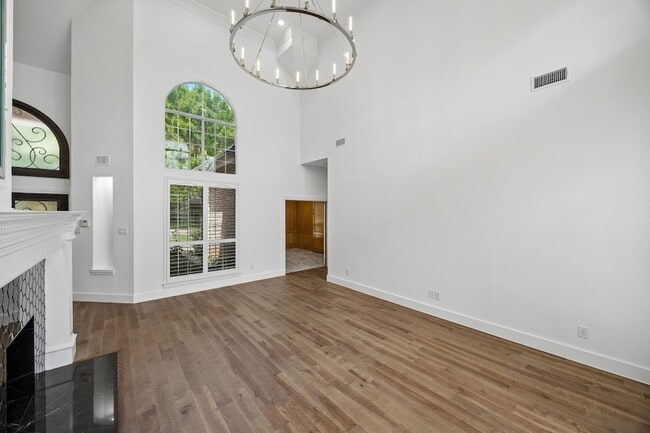 Building Photo - 3301 Queensbury Way W
