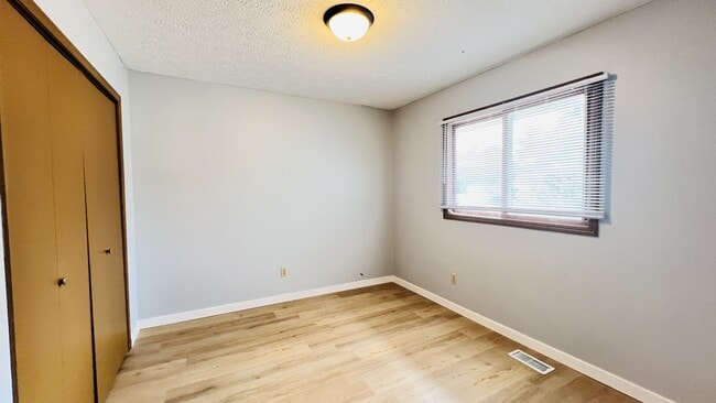 Building Photo - 431 S Village Ct