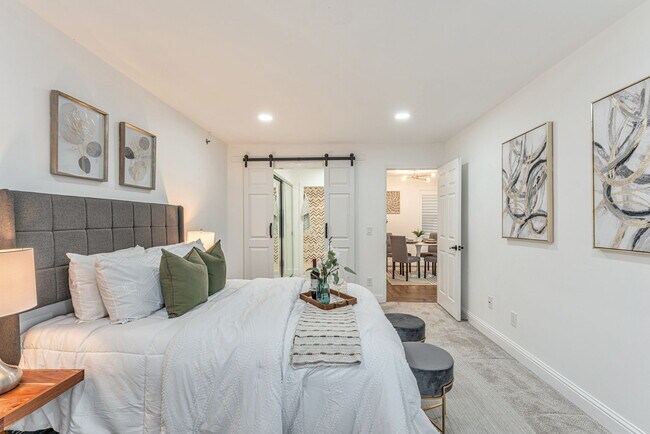 Building Photo - 665 Dartmore Ln