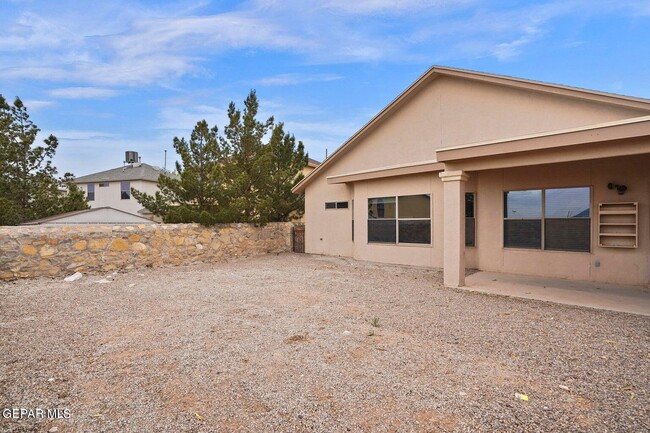 Building Photo - 7412 Mesquite Flor Dr