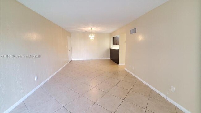 Building Photo - 2 bedroom in Hollywood FL 33023
