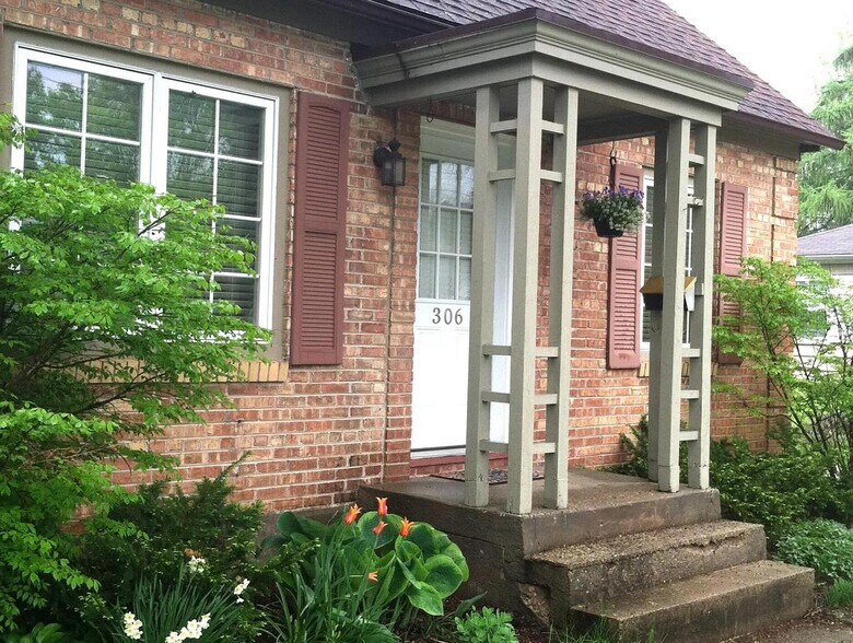 Welcome Home! - 306 N Blackhawk Ave