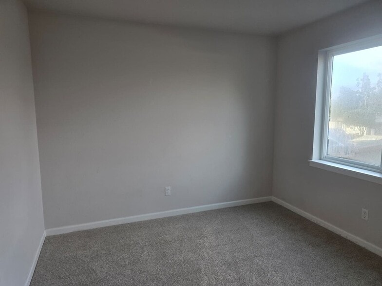 Building Photo - 173 N 7th Ave