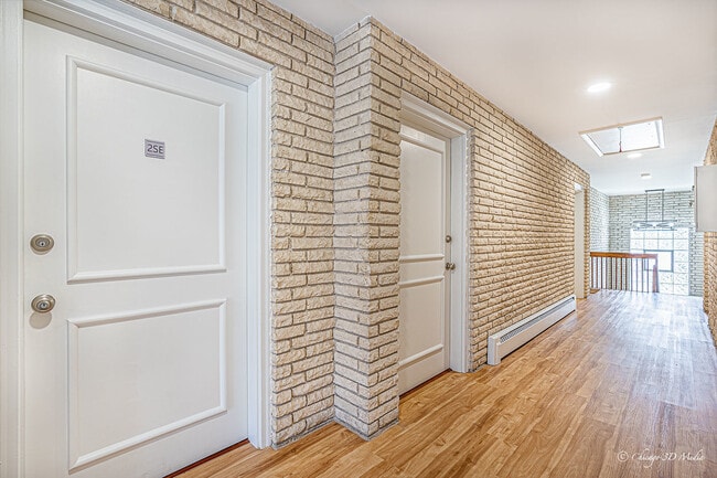Building Photo - 7538 W Lawrence Ave