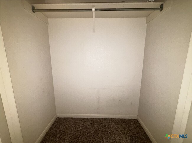 Building Photo - 308 Deloris Dr