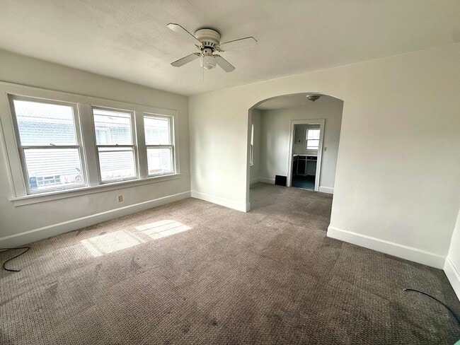 Building Photo - Two bedroom one bathroom home for rent