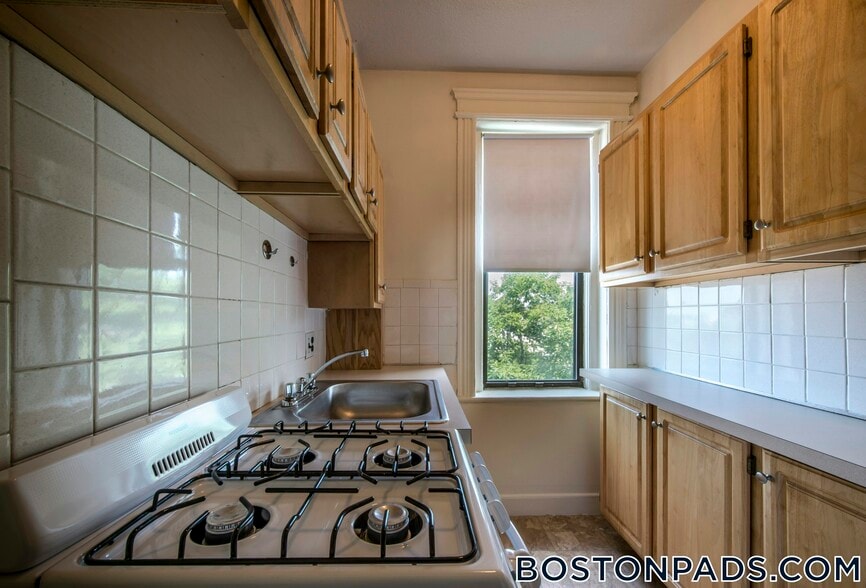 Building Photo - 1156 Commonwealth Ave