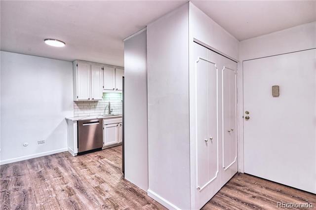 Building Photo - 610 S Alton Way