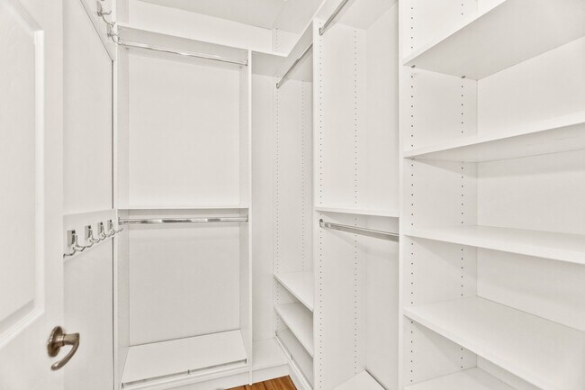 Building Photo - 2625 W Chicago Ave