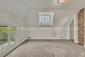 Building Photo - 1040 E 200 S