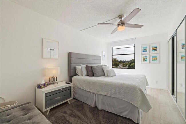 Building Photo - 6145 Sun Blvd