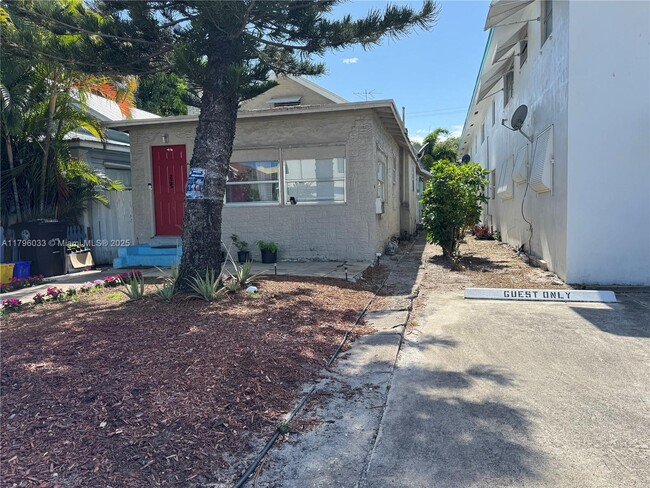 Primary Photo - 225 N K St