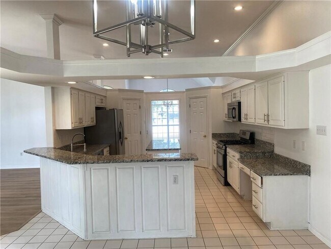 Building Photo - 1373 Fairfield Dr