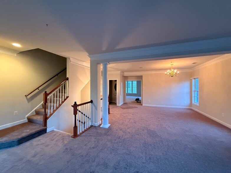 Building Photo - 605 Whetstone Glen St