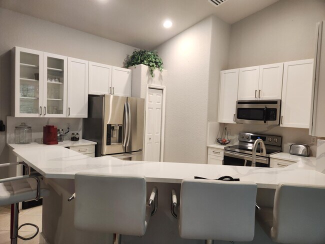 Building Photo - 2564 Sandy Cay