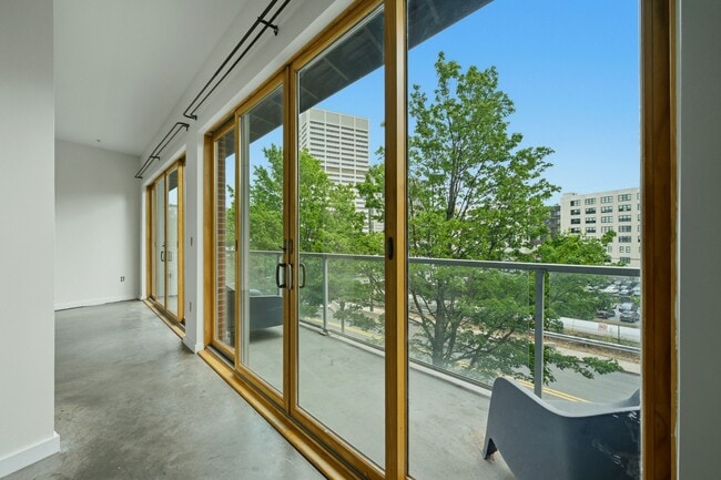 Building Photo - 333 Nelson St SW