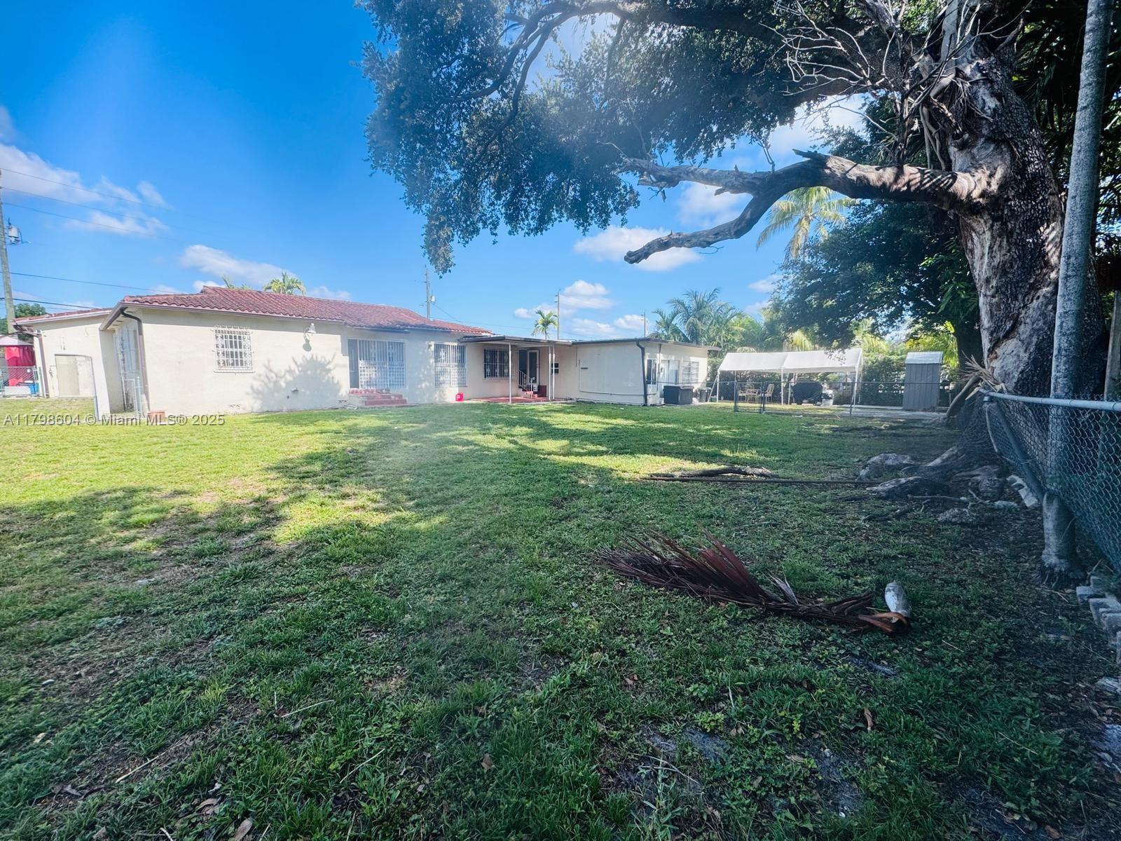Building Photo - 311 SW 49th Ave