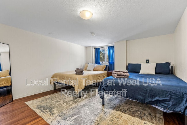 Building Photo - 1720 N Doral Way