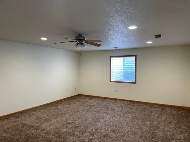 Building Photo - 1900 Crooked Ave