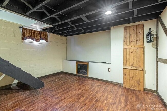 Building Photo - 9 S Maple Ave
