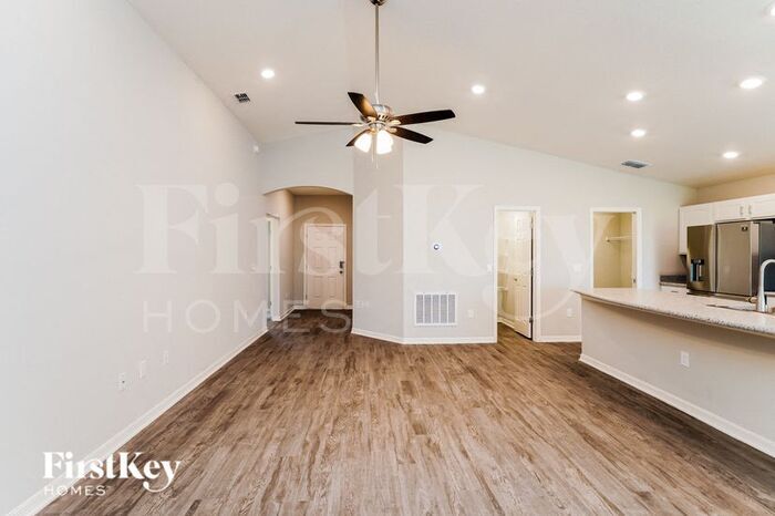 Building Photo - 121 Foxtail Loop
