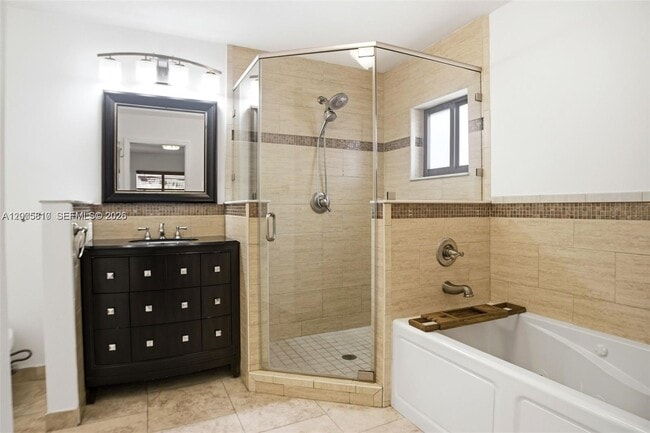 Building Photo - 561 SW 87th Ct