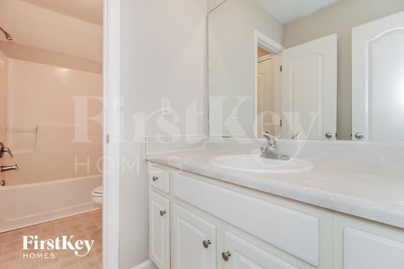 Building Photo - 36 Crown Dr