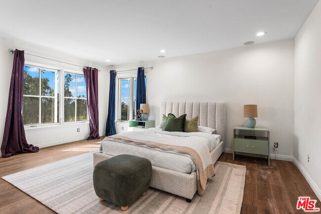 Building Photo - 3782 Berry Dr