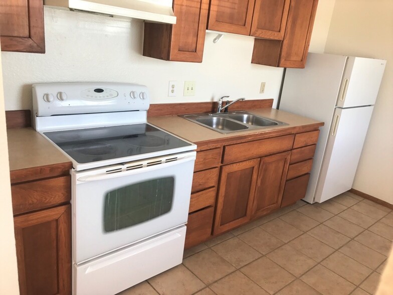 Large Kitchen - 2609 Dona Ana Rd