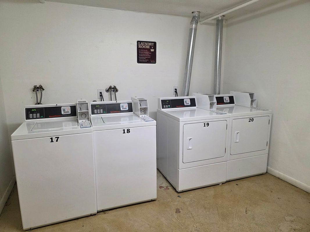 Building Photo - 5 Lancelot, 5