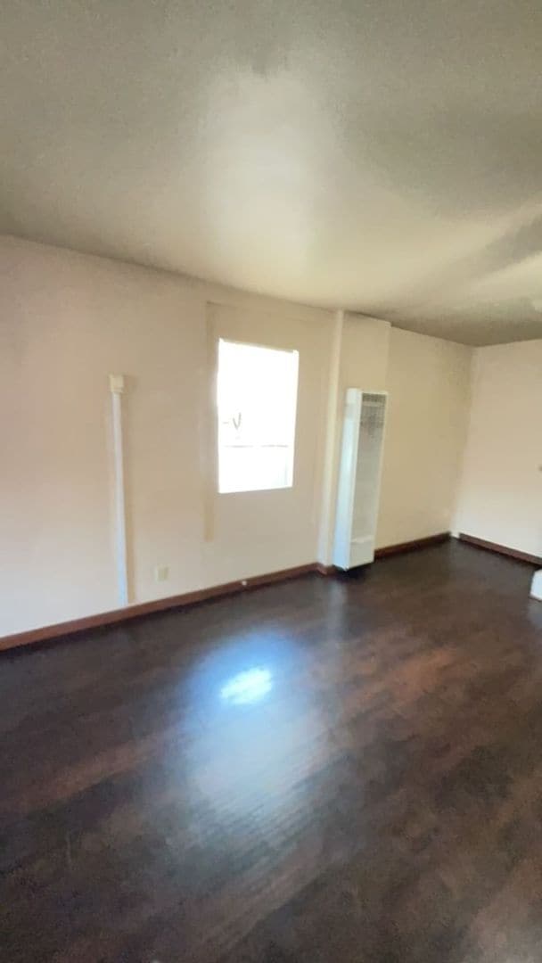 Building Photo - 2BED 1BATH - Off Street Parking, Fenced Ya...