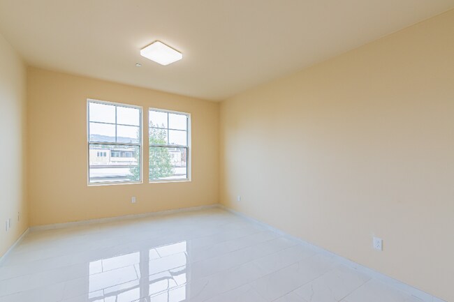 Building Photo - 317 Lester Ave