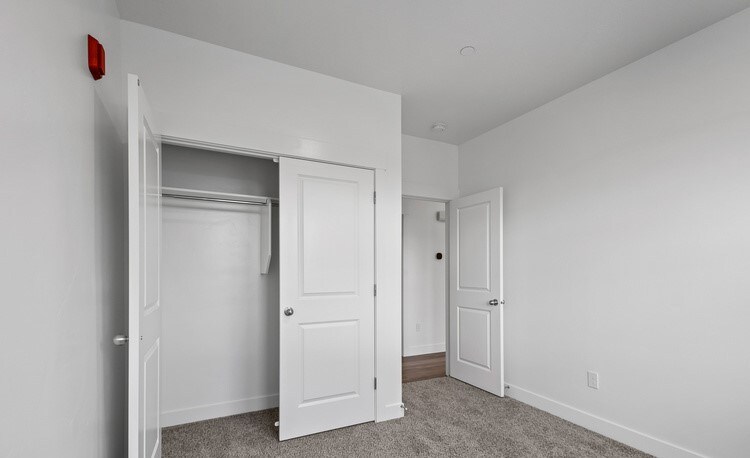 Building Photo - 461 W 40 S