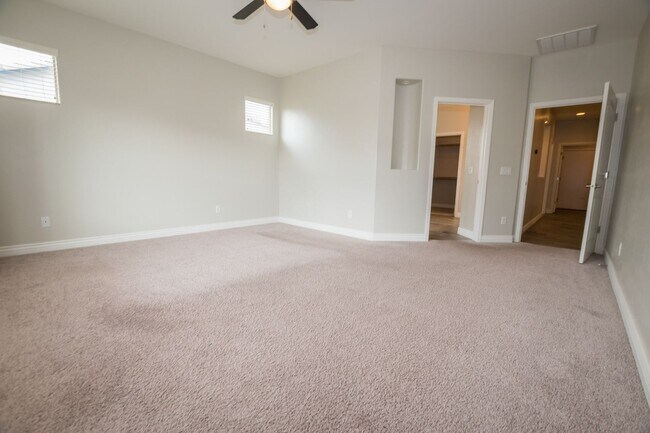 Building Photo - Executive home in The Estates at Holiday! ...